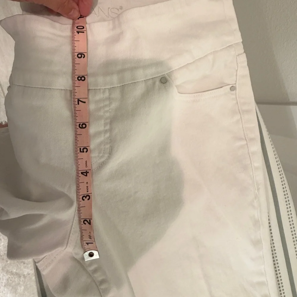 Jag Jeans - Pull On Sleek White Jeans, Size 10 - Picture 13 of 13